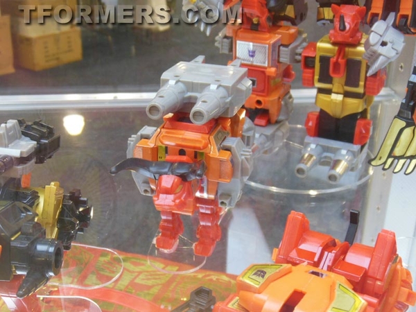 Transformers=botcon 2013 Generatations Prime Paltinum  (14 of 424)